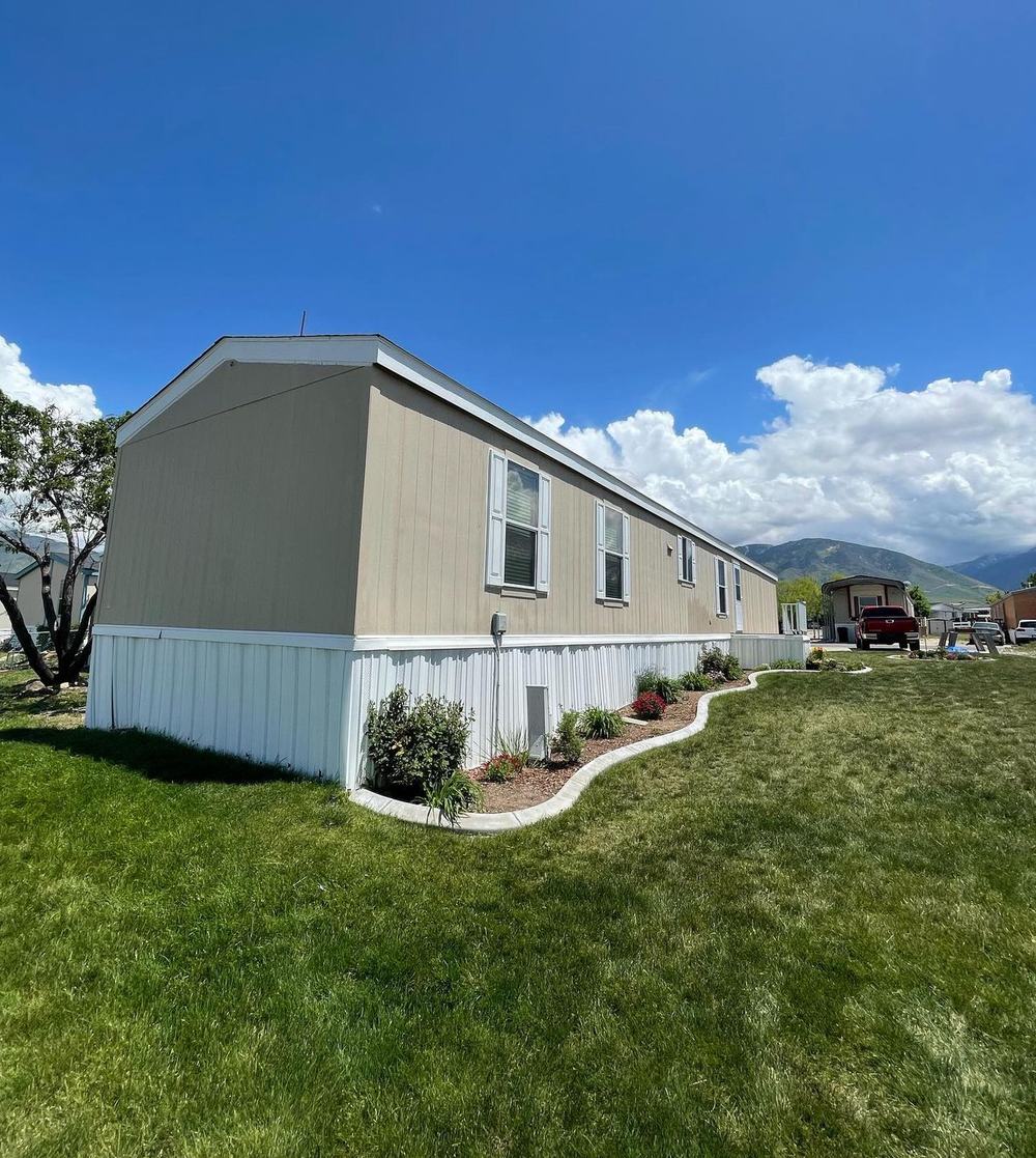 Finished manufactured home exterior paint